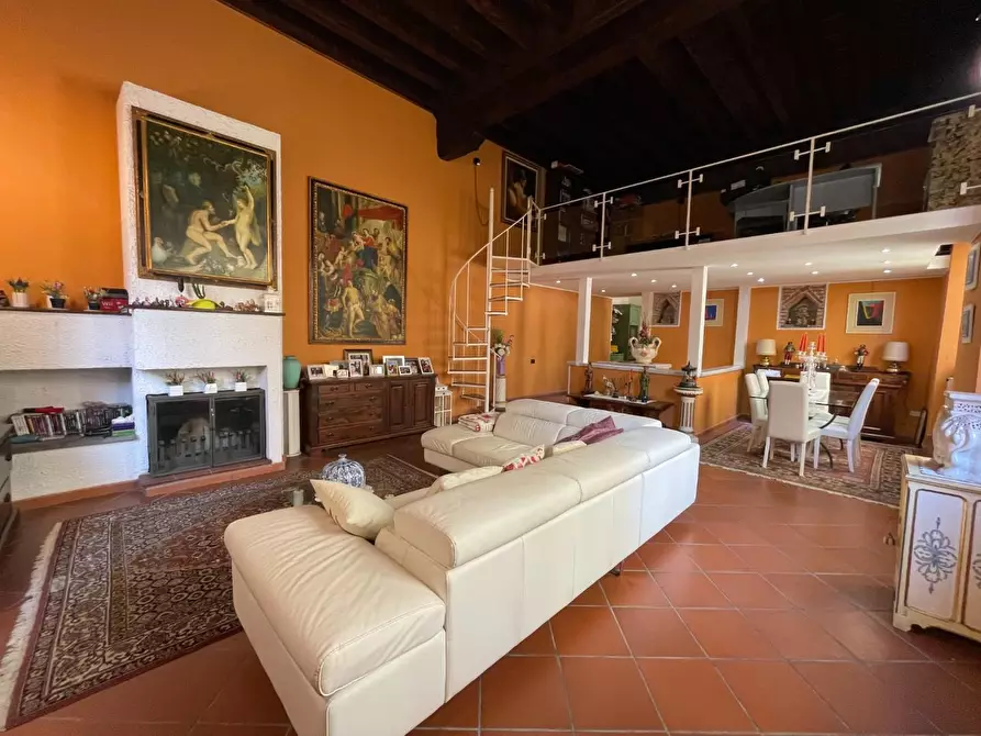 Immagine 3 di Appartamento in vendita  a Lucca