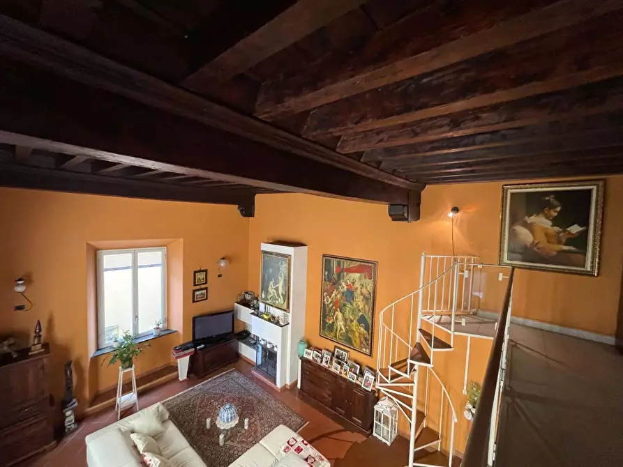 Immagine 18 di Appartamento in vendita  a Lucca