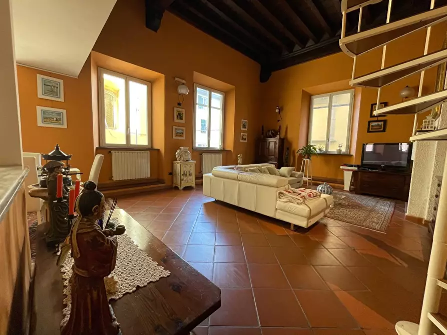 Immagine 5 di Appartamento in vendita  a Lucca