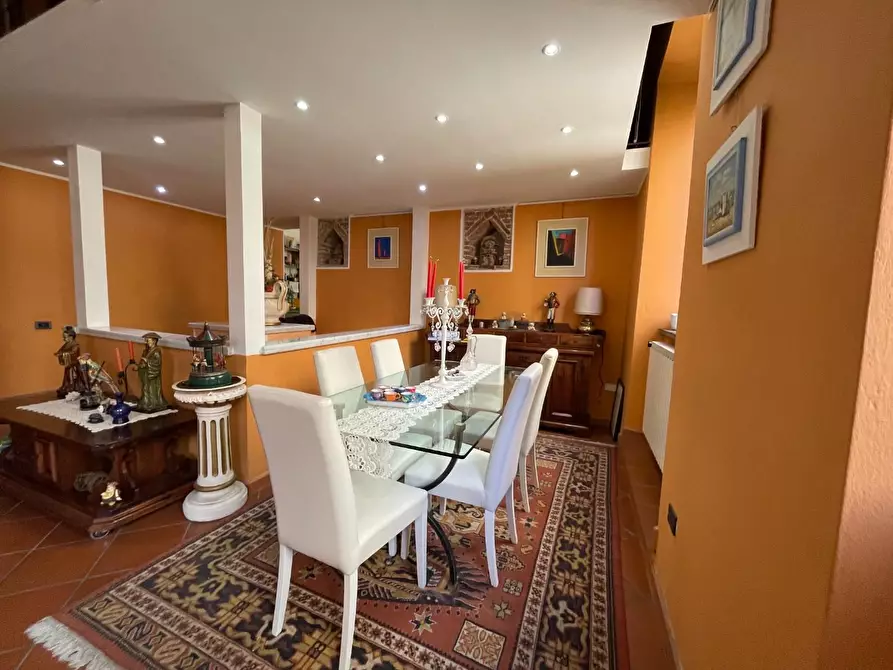 Immagine 4 di Appartamento in vendita  a Lucca