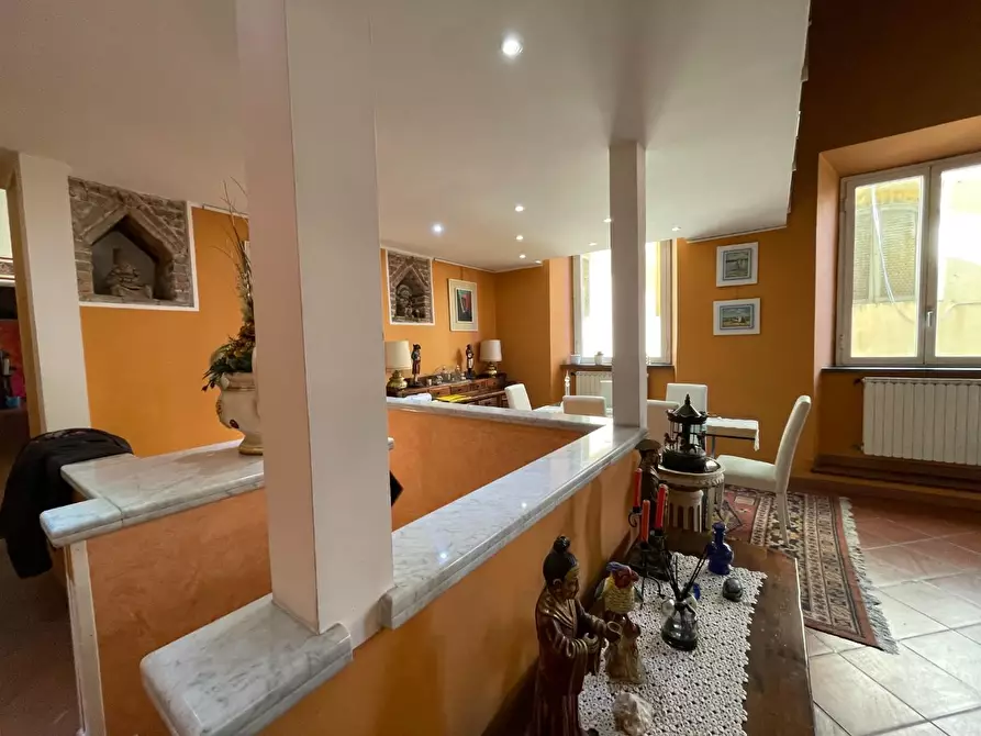 Immagine 11 di Appartamento in vendita  a Lucca