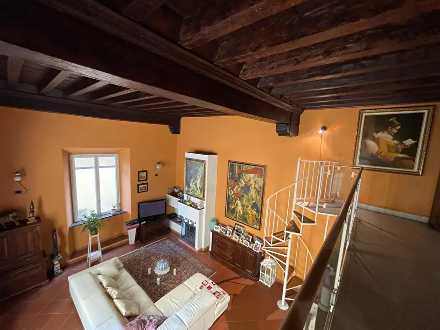 Immagine 19 di Appartamento in vendita  a Lucca