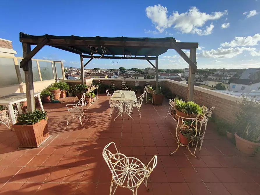 Immagine 25 di Mansarda in vendita  a Viareggio