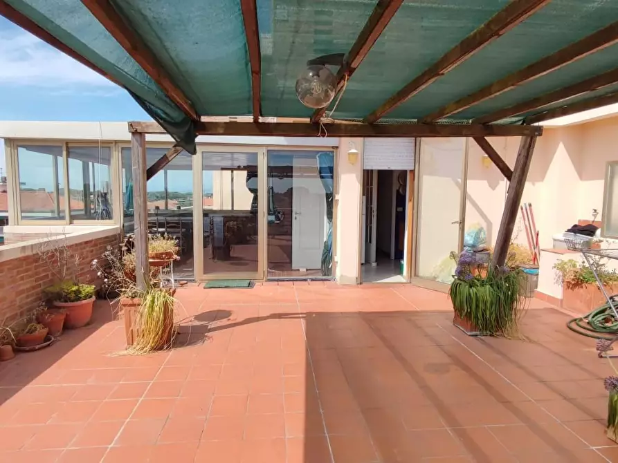Immagine 8 di Mansarda in vendita  a Viareggio