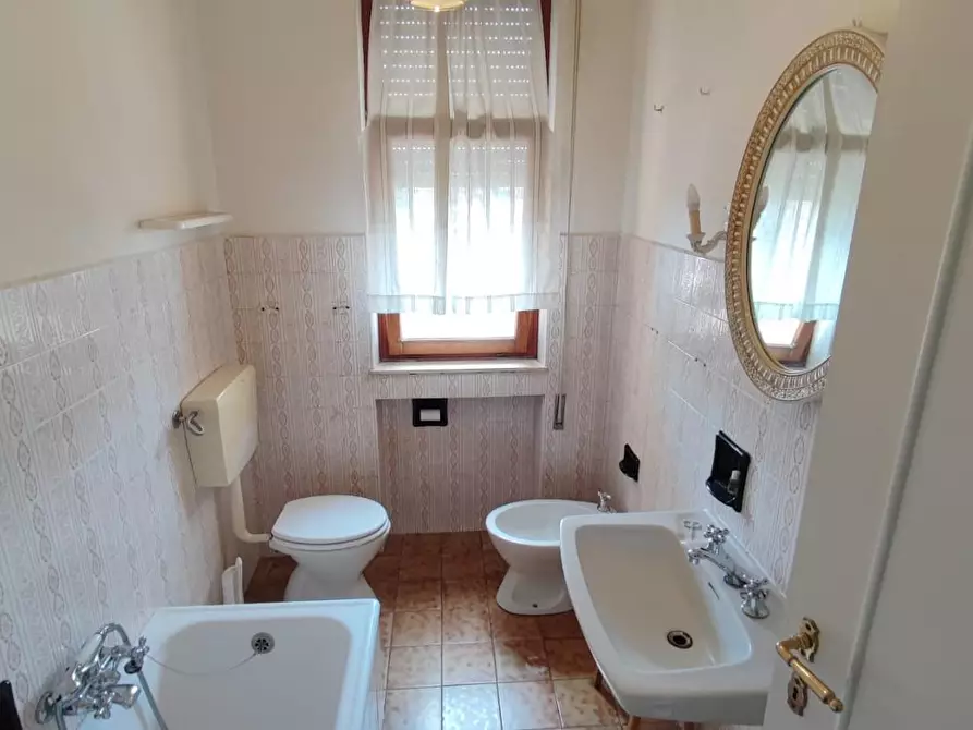 Immagine 21 di Mansarda in vendita  a Viareggio