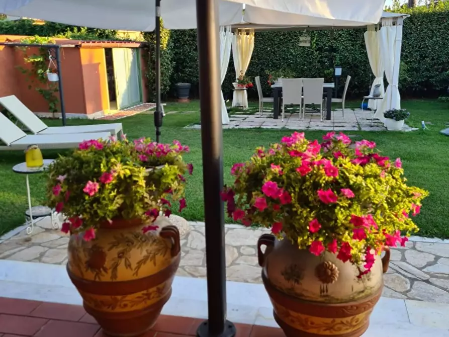 Immagine 5 di Villetta a schiera in vendita  a Carrara