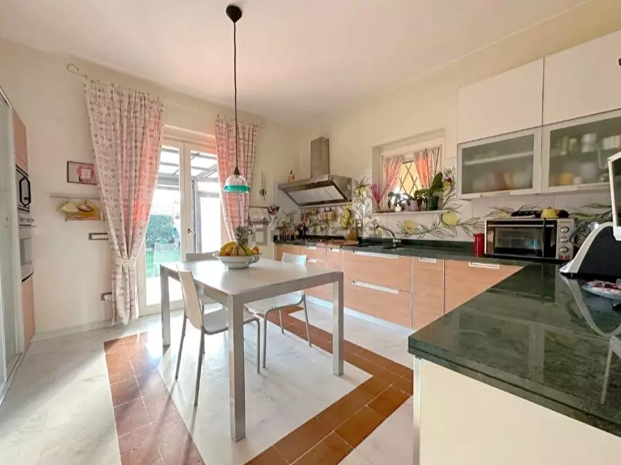 Immagine 26 di Villetta a schiera in vendita  a Carrara