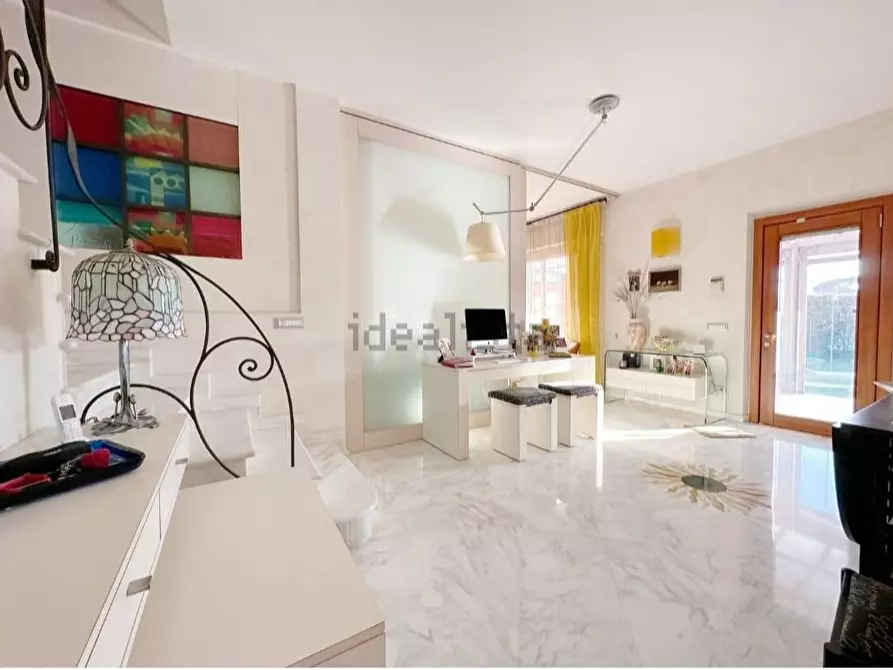 Immagine 15 di Villetta a schiera in vendita  a Carrara