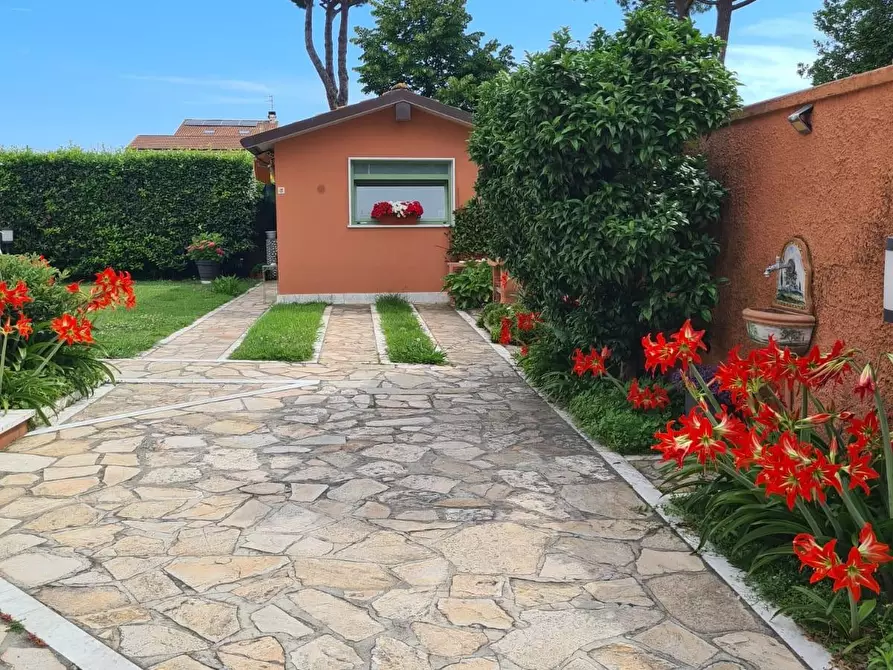 Immagine 4 di Villetta a schiera in vendita  a Carrara