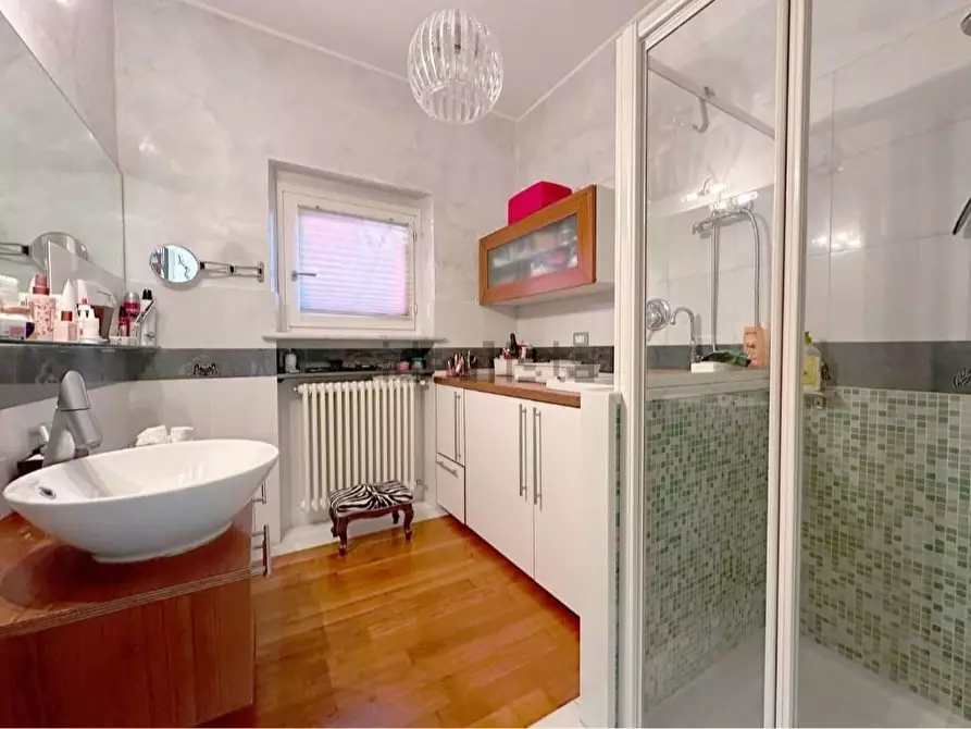 Immagine 30 di Villetta a schiera in vendita  a Carrara