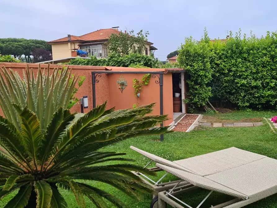 Immagine 2 di Villetta a schiera in vendita  a Carrara