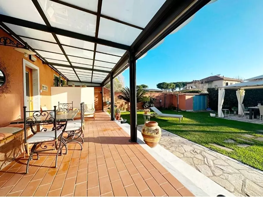 Immagine 11 di Villetta a schiera in vendita  a Carrara