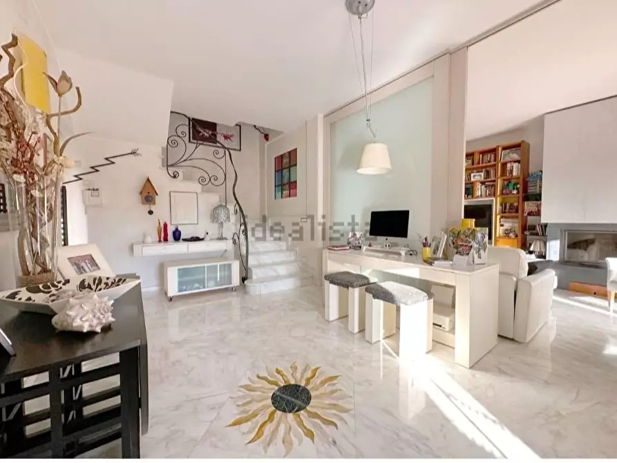 Immagine 16 di Villetta a schiera in vendita  a Carrara