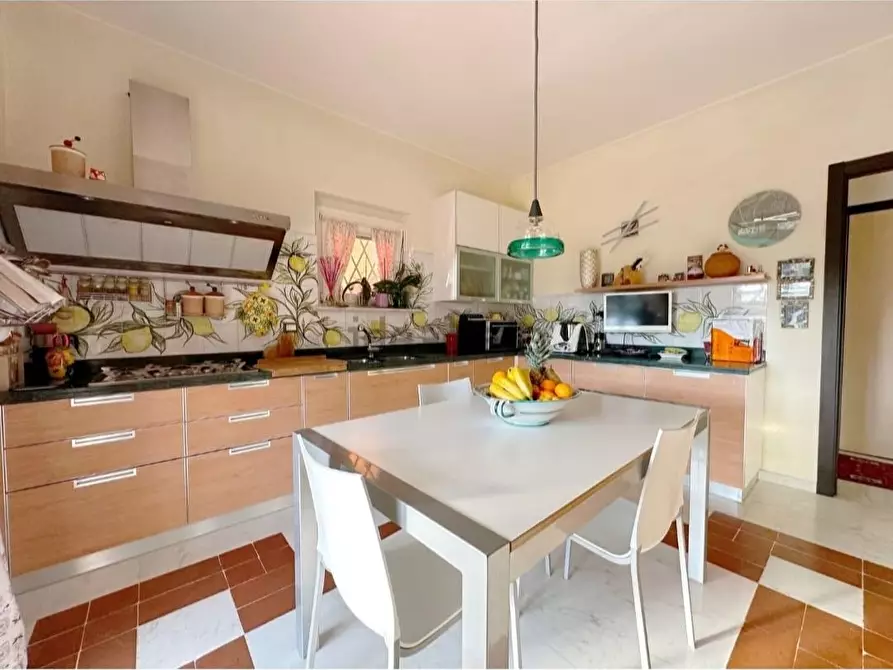 Immagine 25 di Villetta a schiera in vendita  a Carrara