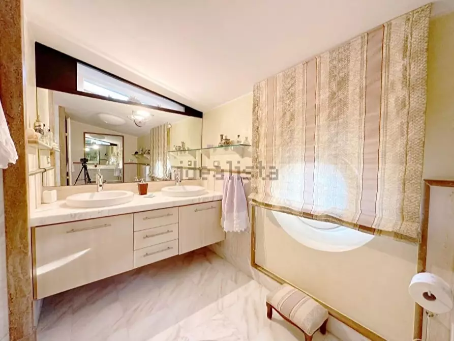 Immagine 28 di Villetta a schiera in vendita  a Carrara