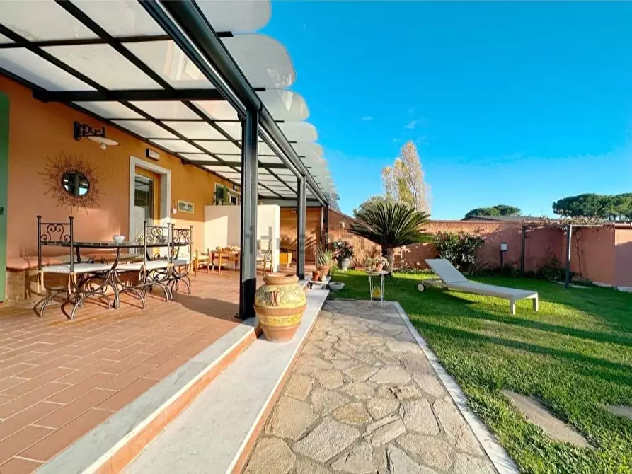 Immagine 9 di Villetta a schiera in vendita  a Carrara