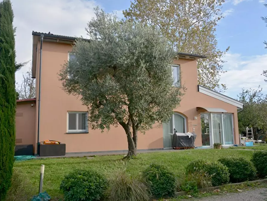 Immagine 2 di Villa in vendita  a San Giuliano Terme