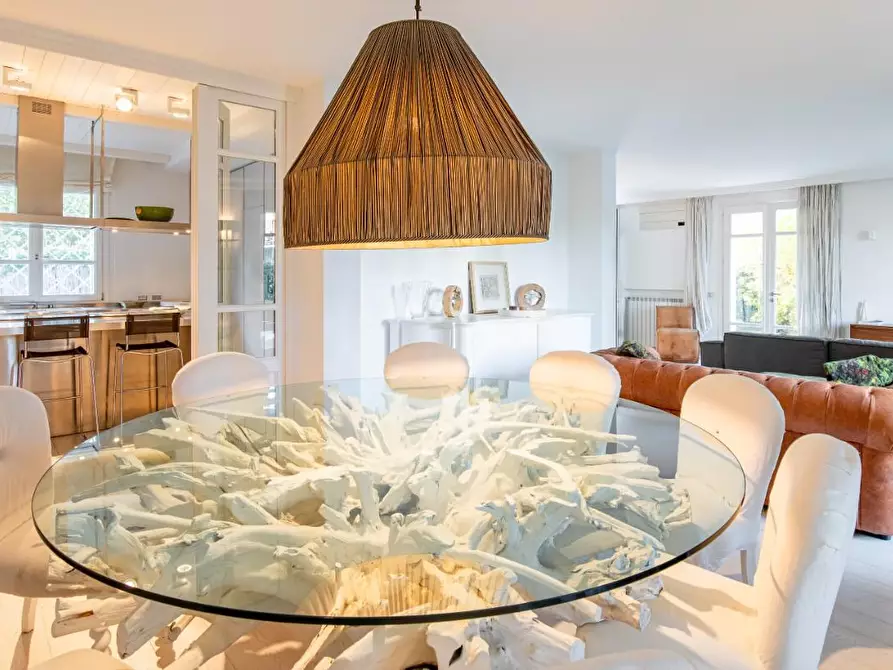 Immagine 2 di Villa in affitto  a Forte Dei Marmi