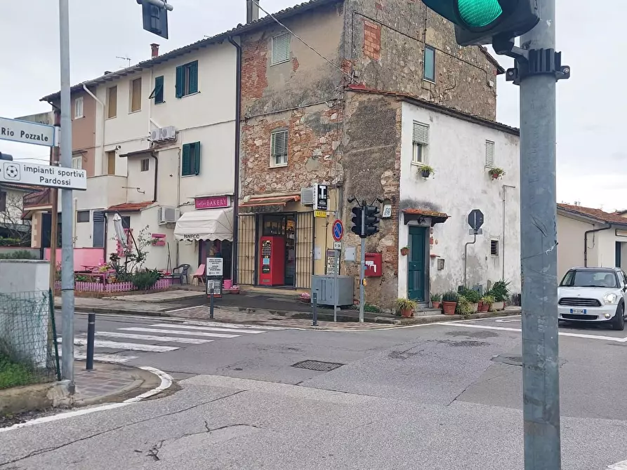 Immagine 9 di Attività commerciale in vendita  a Pontedera