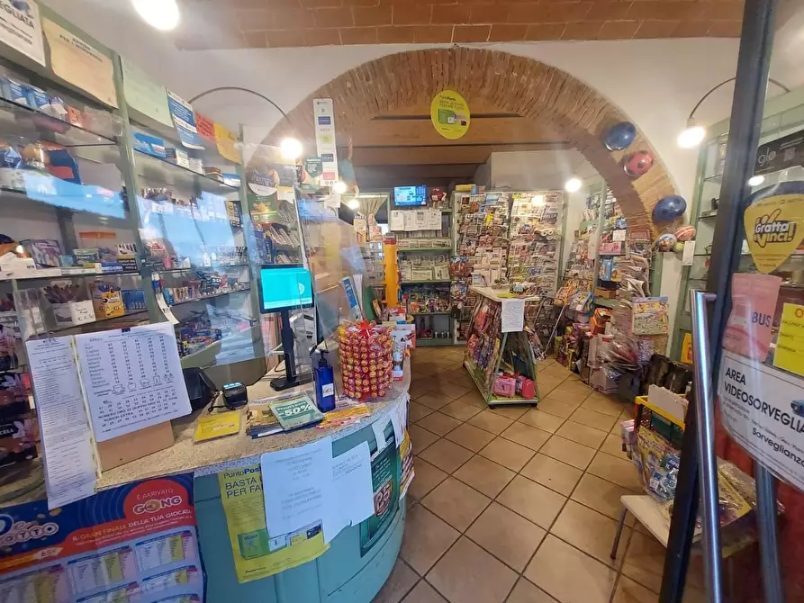 Immagine 7 di Attività commerciale in vendita  a Pontedera