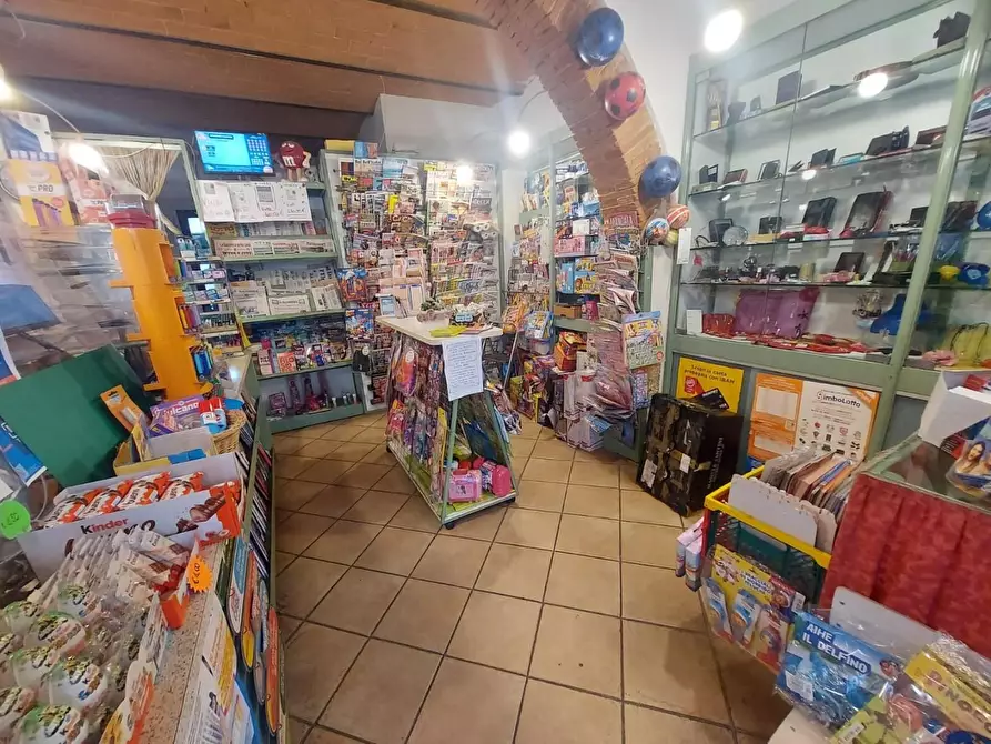 Immagine 3 di Attività commerciale in vendita  a Pontedera