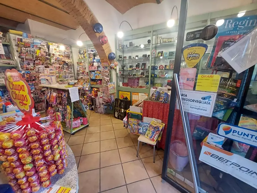 Immagine 4 di Attività commerciale in vendita  a Pontedera