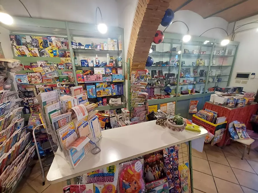 Immagine 5 di Attività commerciale in vendita  a Pontedera