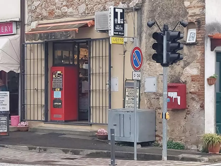 Immagine 10 di Attività commerciale in vendita  a Pontedera