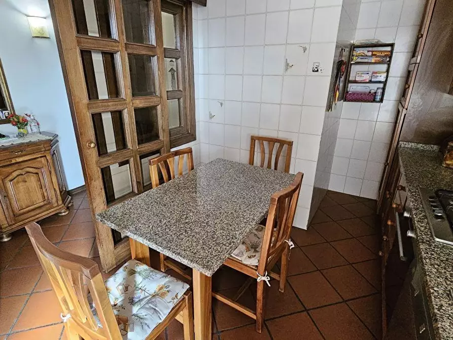 Immagine 10 di Appartamento in vendita  a Massa