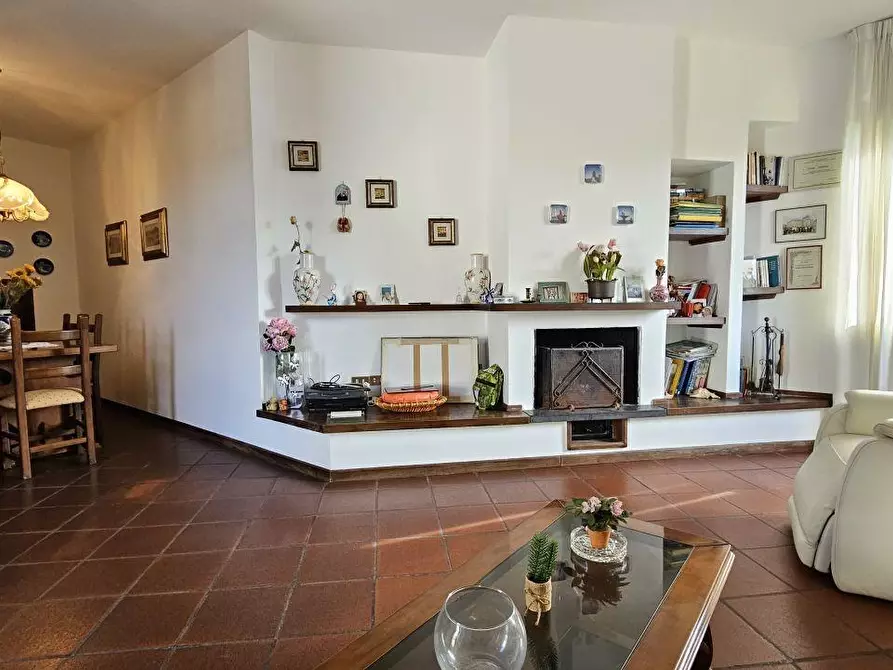 Immagine 3 di Appartamento in vendita  a Massa