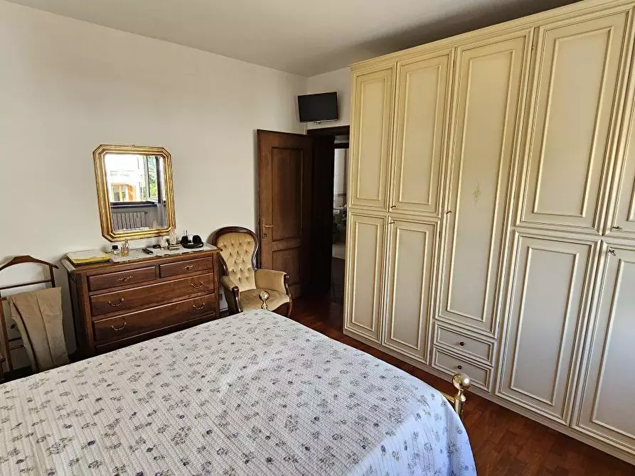 Immagine 14 di Appartamento in vendita  a Massa