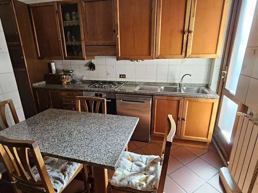 Immagine 11 di Appartamento in vendita  a Massa