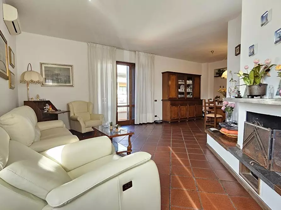 Immagine 4 di Appartamento in vendita  a Massa