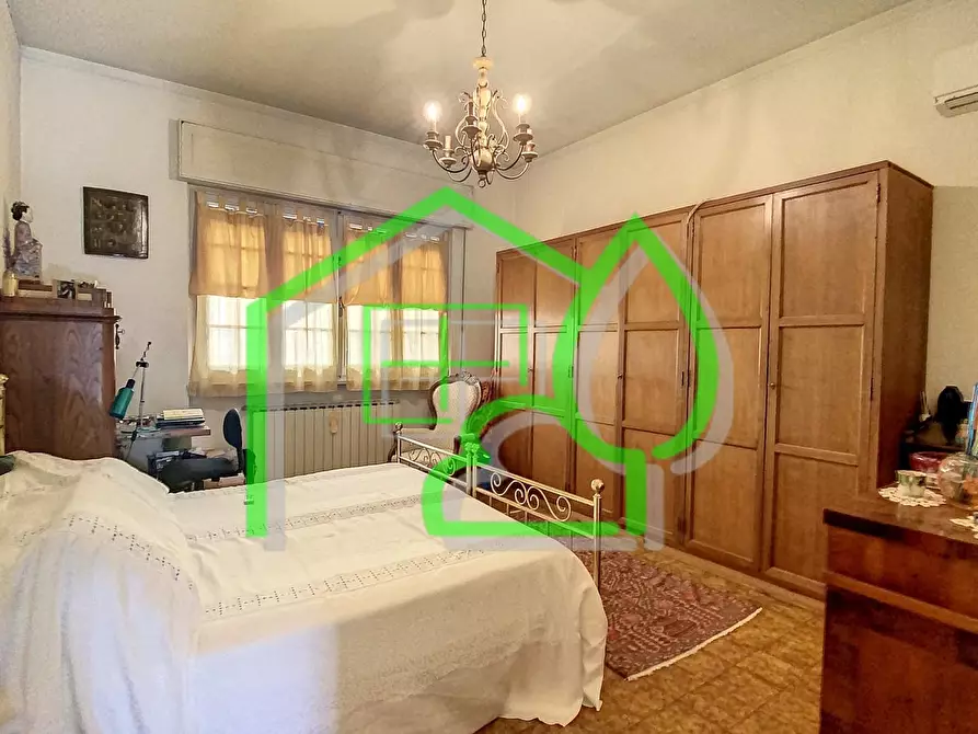 Immagine 9 di Villa in vendita  a Viareggio