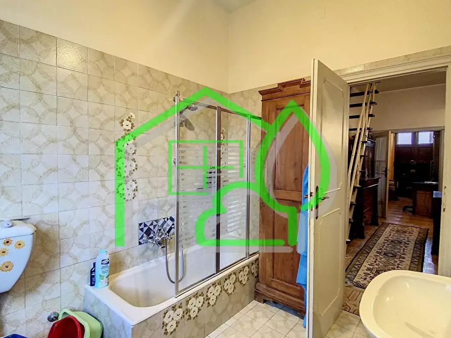 Immagine 11 di Villa in vendita  a Viareggio