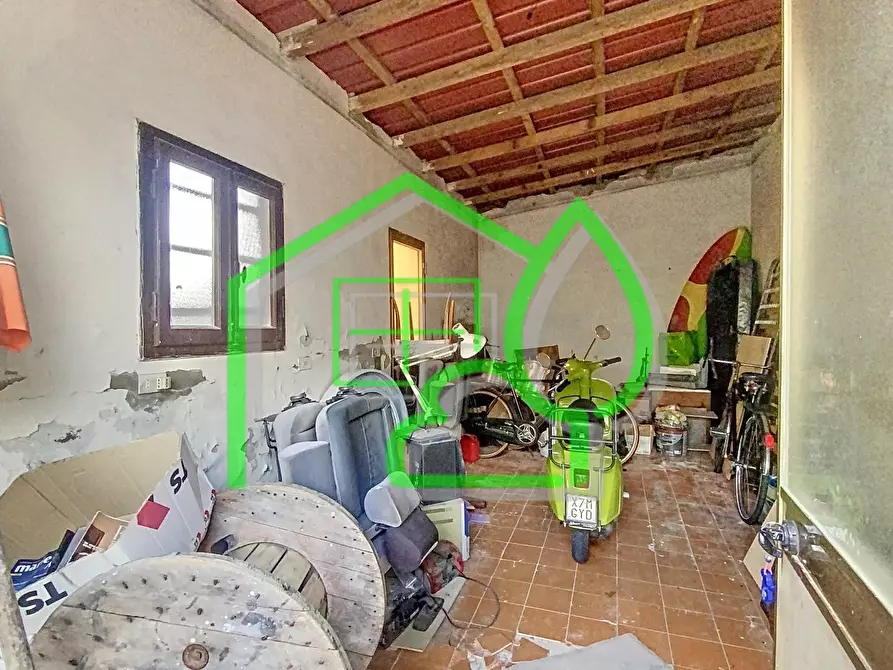 Immagine 2 di Villa in vendita  a Viareggio