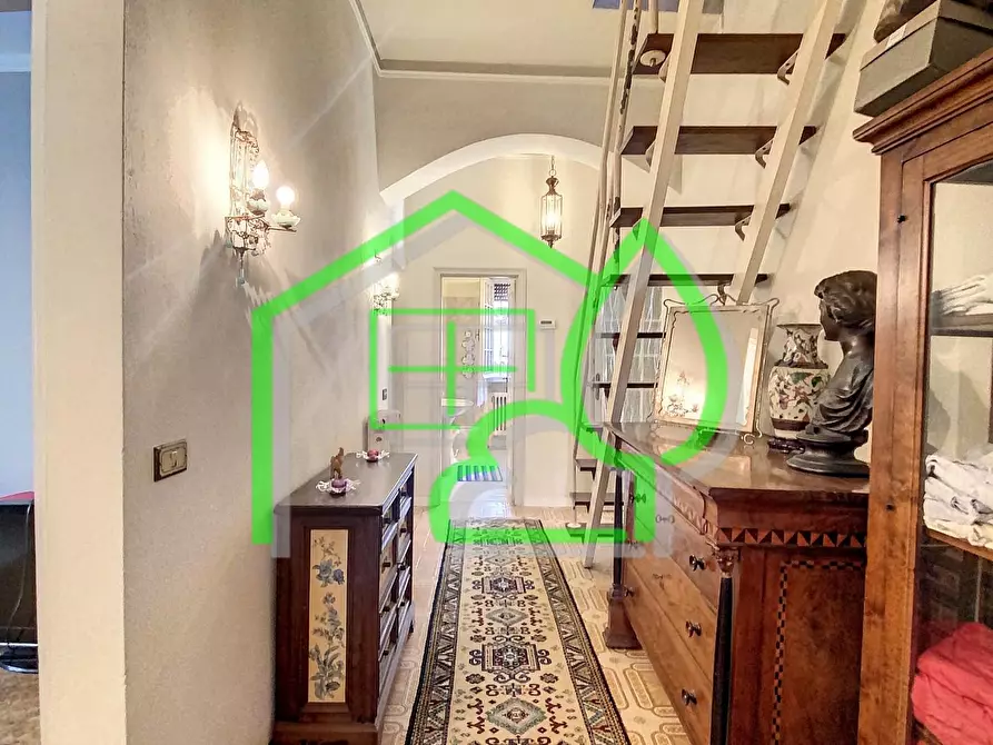 Immagine 5 di Villa in vendita  a Viareggio