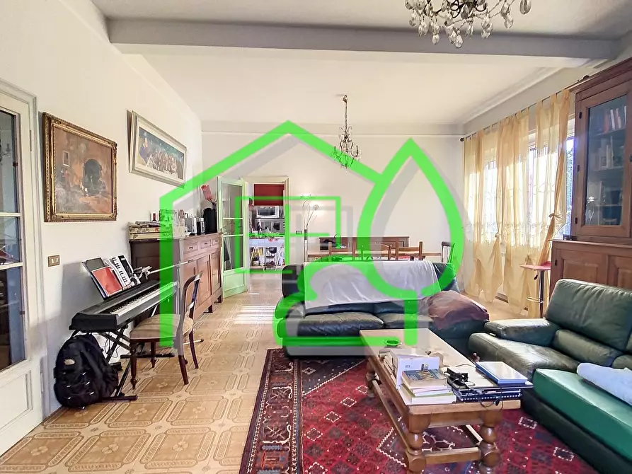 Immagine 13 di Villa in vendita  a Viareggio