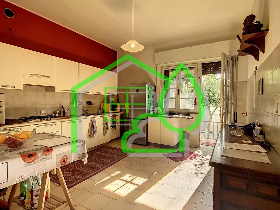 Immagine 12 di Villa in vendita  a Viareggio