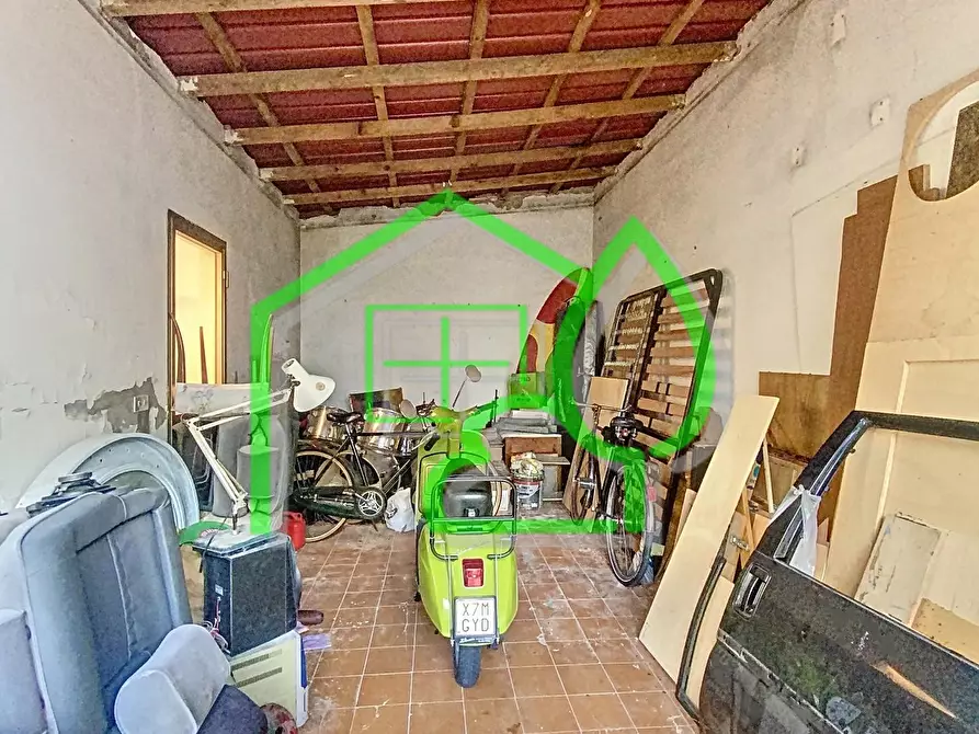 Immagine 3 di Villa in vendita  a Viareggio
