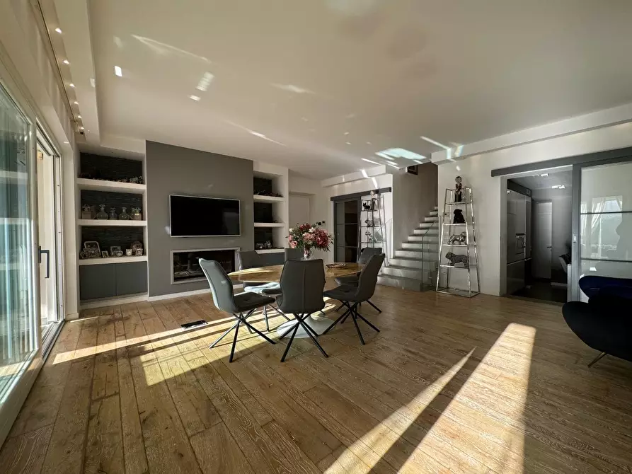 Immagine 8 di Villa in vendita  a Forte Dei Marmi