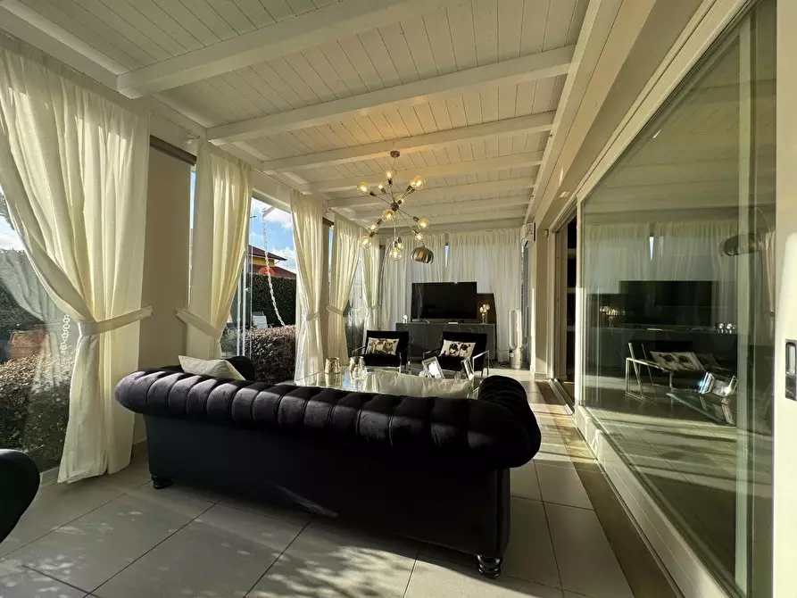 Immagine 11 di Villa in vendita  a Forte Dei Marmi