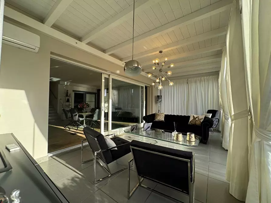 Immagine 12 di Villa in vendita  a Forte Dei Marmi