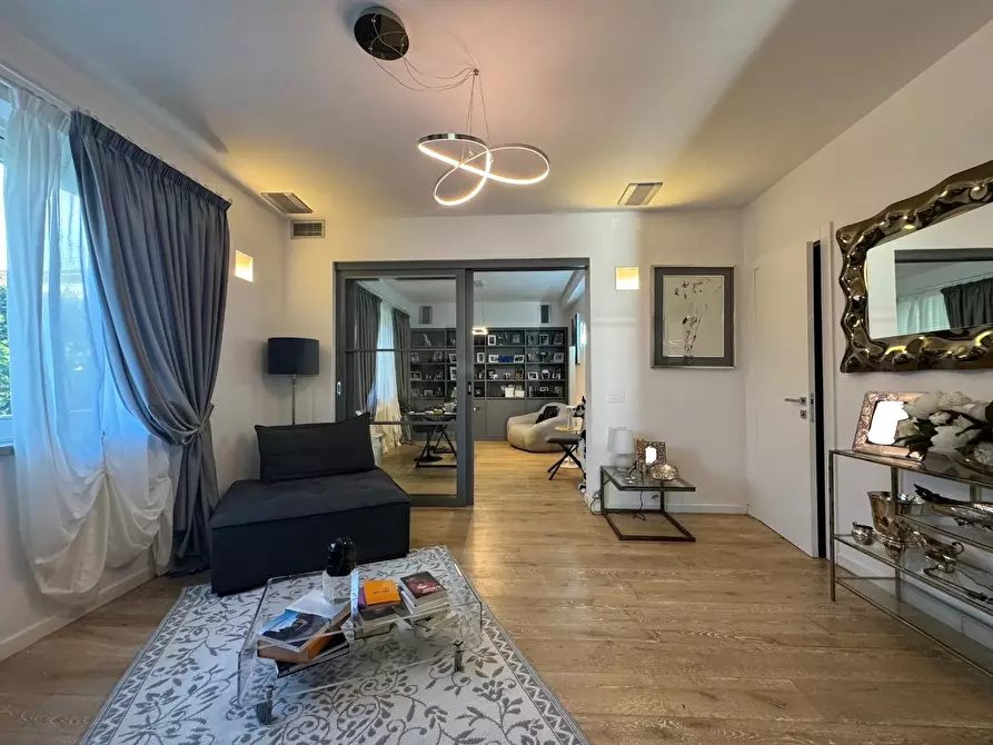 Immagine 15 di Villa in vendita  a Forte Dei Marmi