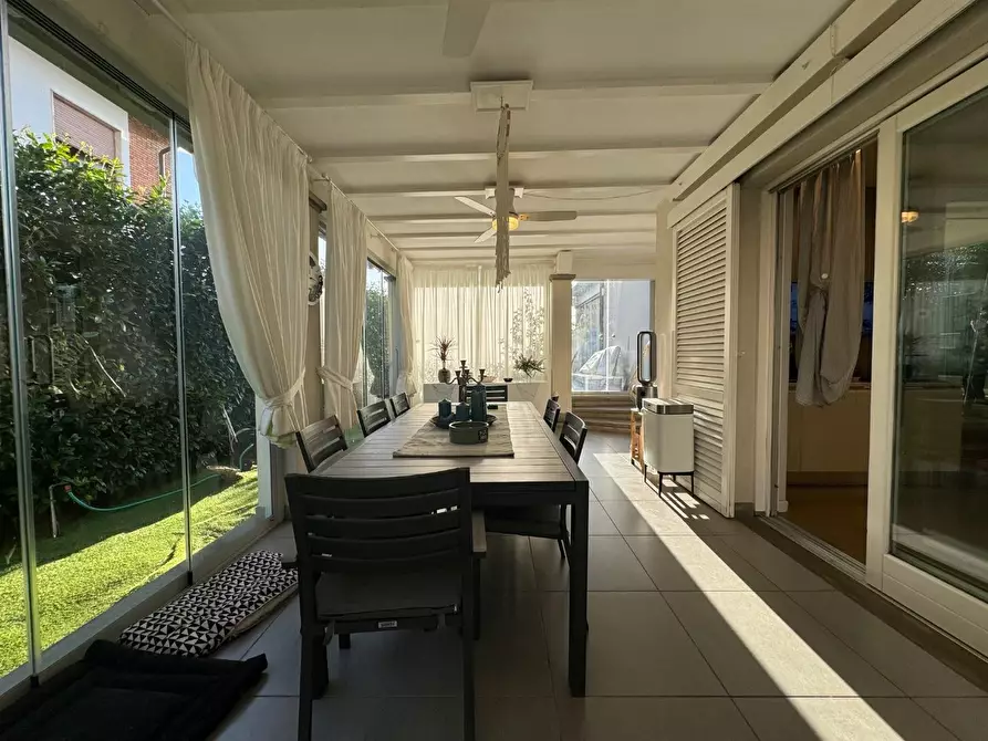 Immagine 21 di Villa in vendita  a Forte Dei Marmi