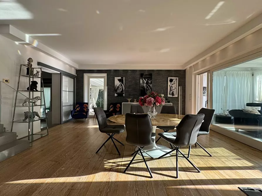 Immagine 6 di Villa in vendita  a Forte Dei Marmi