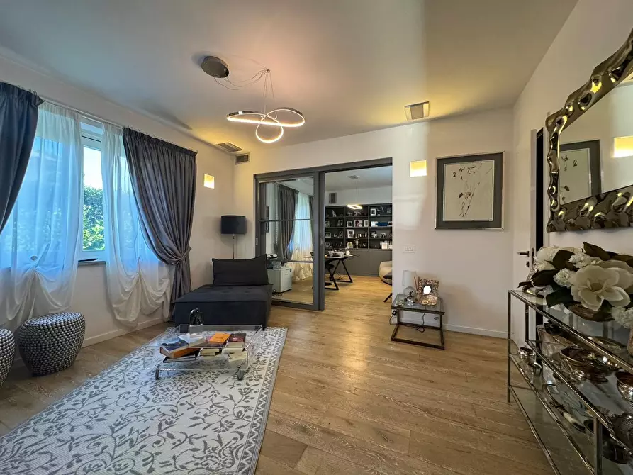 Immagine 14 di Villa in vendita  a Forte Dei Marmi