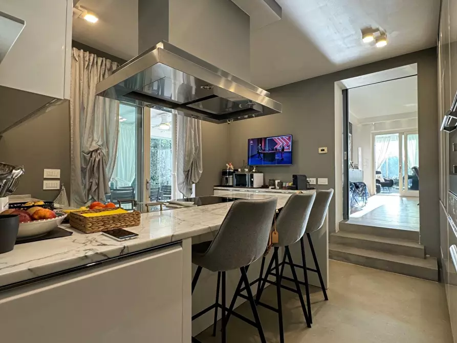 Immagine 17 di Villa in vendita  a Forte Dei Marmi