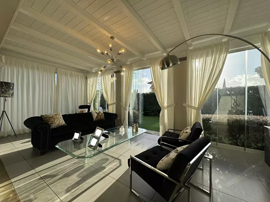 Immagine 13 di Villa in vendita  a Forte Dei Marmi