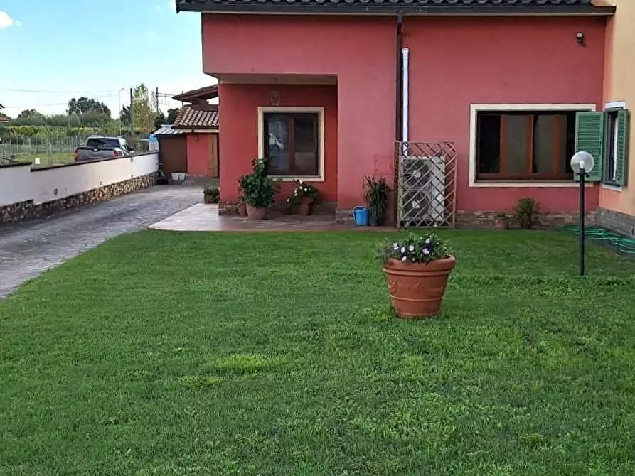Immagine 4 di Casa bifamiliare in vendita  a Porcari
